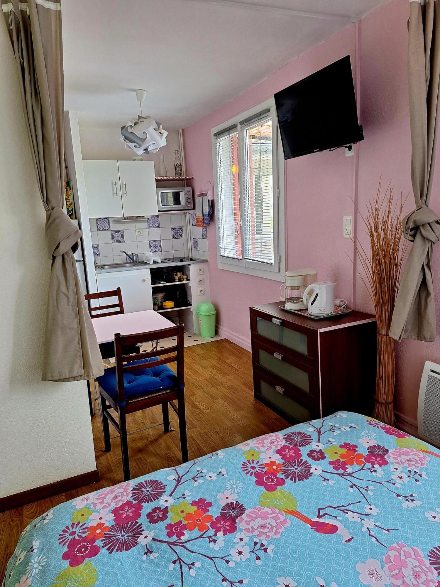 Studio Tout Confort A 300 M Des Thermes Cazaubon Екстериор снимка